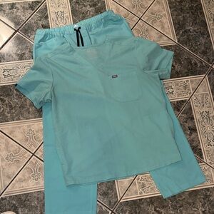 Figs Men's Aqua Joggers with Black Drawstring Set